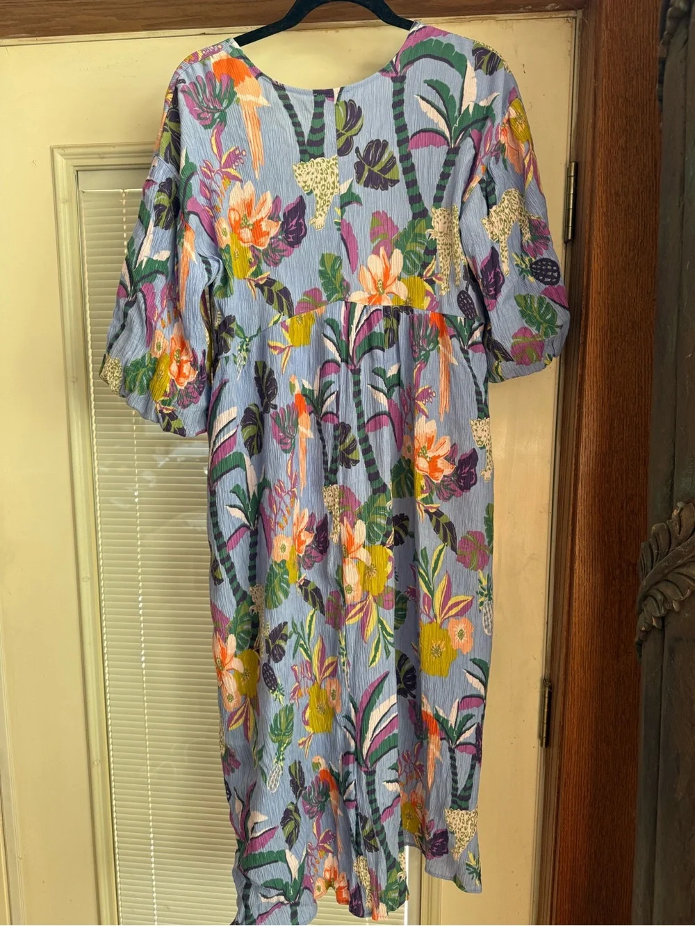 easel relaxed casual